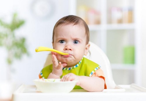 How to make the baby eat without sucking?
