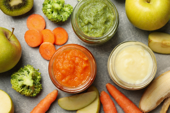 When can babies start eating solid foods?